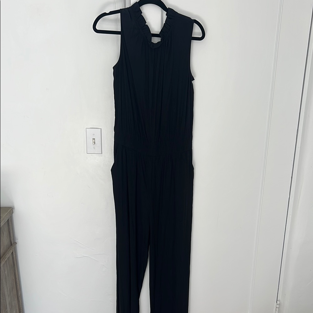 Elegant Black Sleeveless Jumpsuit with Full-Length Pants